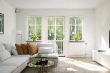 Maximizing Space: Essential Tips for Staging a Small Living Space